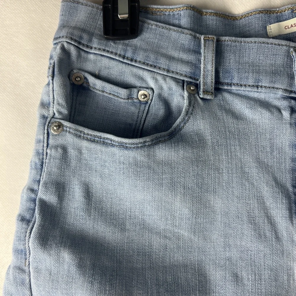 Levi's Womens Classic Shorts Size W28 Mid Rise Denim Red Tag Light Blue‎ D22